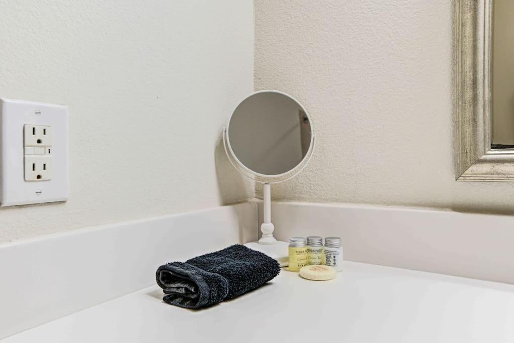 Cozy Apt Nrg Pool,Wi-Fi, Free Parking, Petsok! Houston Esterno foto